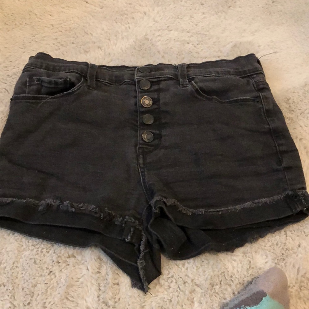 Black jean shorts!